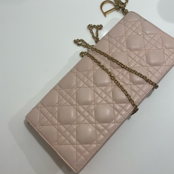 Authentic Lady Dior Pouch. Baby lamb in baby pink. Champagne colour chain. - Picture 7 of 7